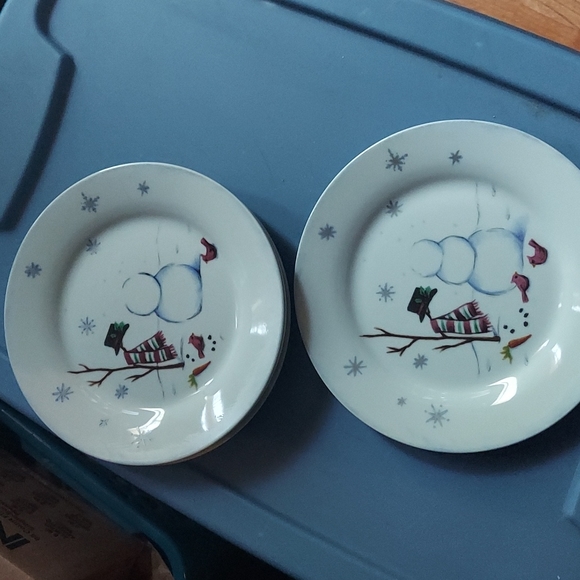 Decorative, holiday plate set. Near perfect condition. NO LONGER AVAILABLE - Picture 3 of 5